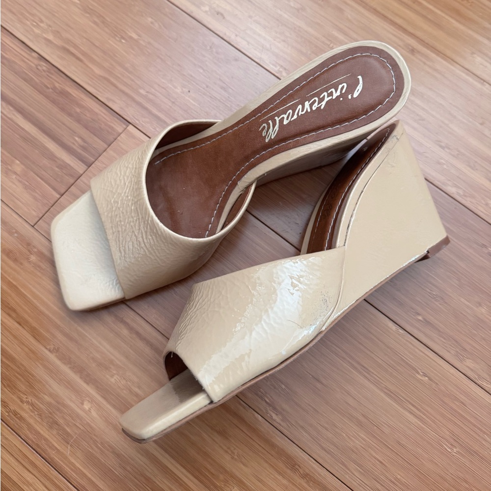L’intervalle - Beige Wedge Sandals